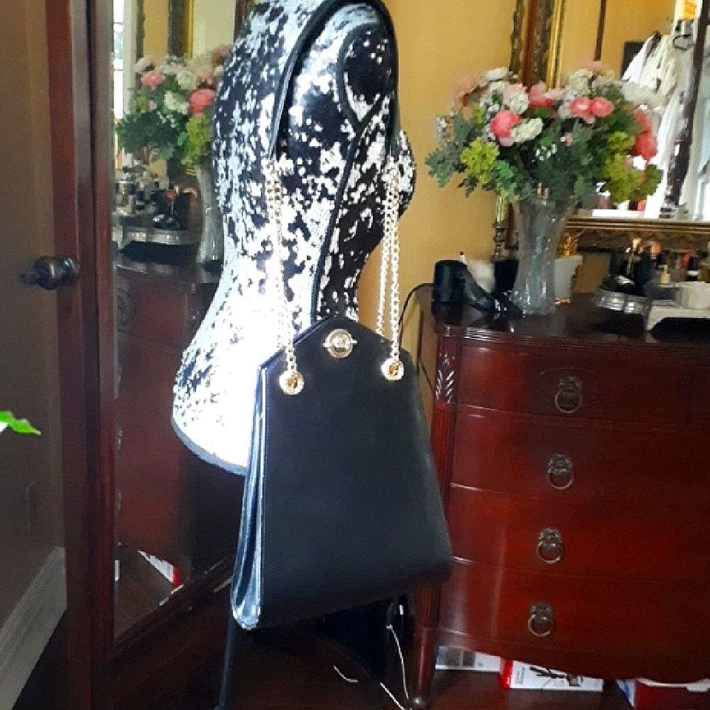 Elegant Black Leather Handbag